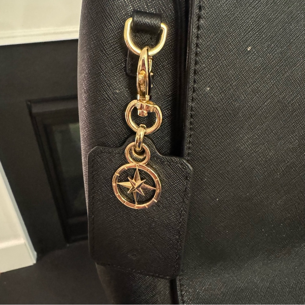 🖤 Samsonite Black Structured Tote with Gold Hardware - Picture 4 of 9